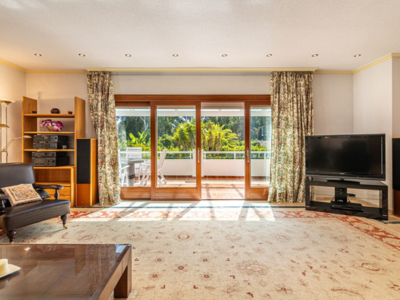Villa for sale in Estepona