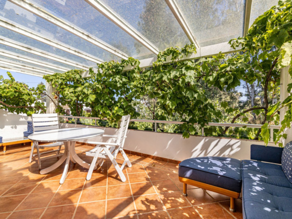 Villa for sale in Estepona