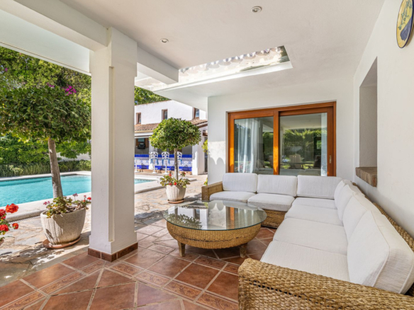 Villa for sale in Estepona