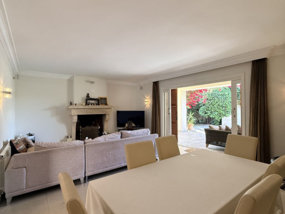 Villa for sale in Estepona