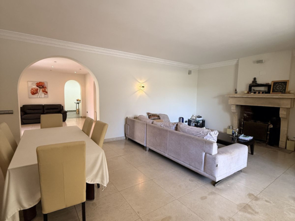 Villa for sale in Estepona