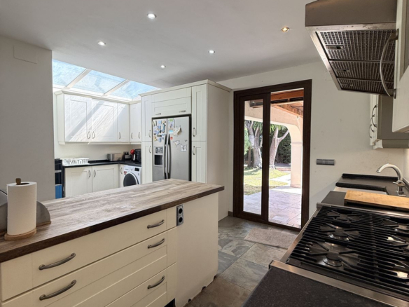 Villa for sale in Estepona