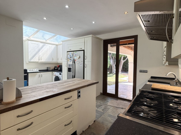 Villa for sale in Estepona
