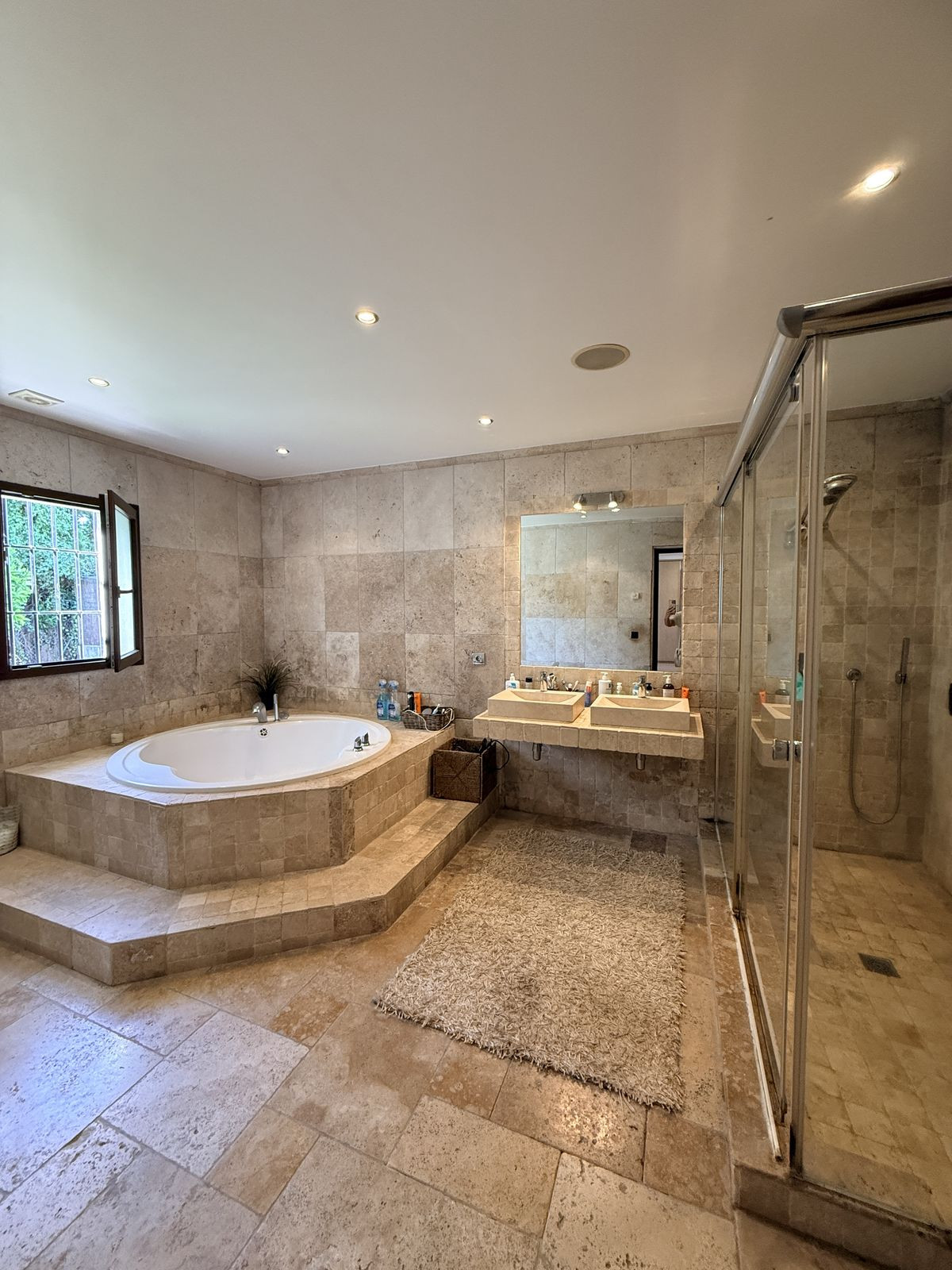 Villa for sale in Estepona