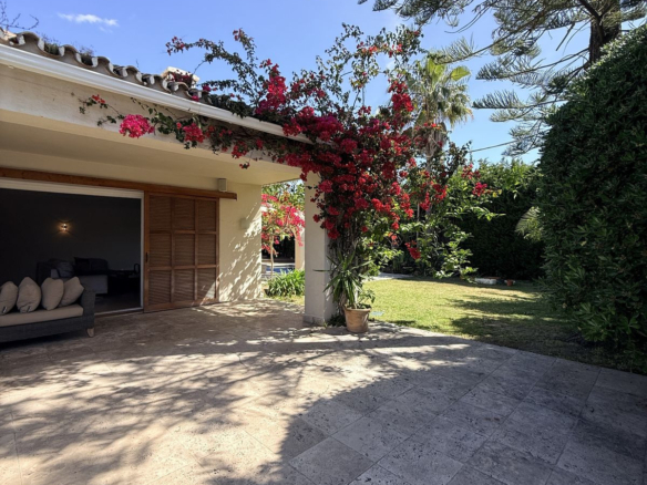Villa for sale in Estepona