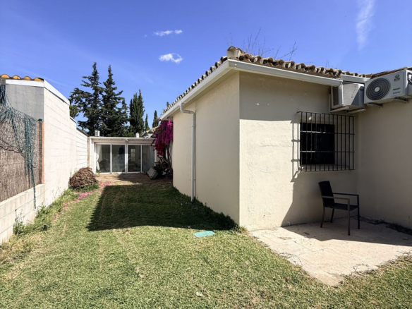 Villa for sale in Estepona