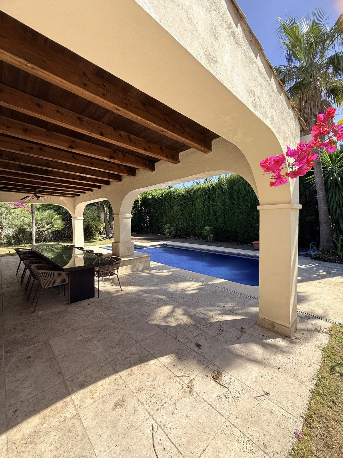 Villa for sale in Estepona