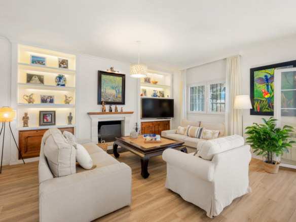 Villa for sale in Estepona