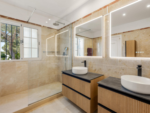 Villa for sale in Estepona