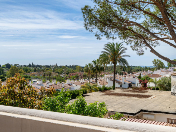 Villa for sale in Estepona