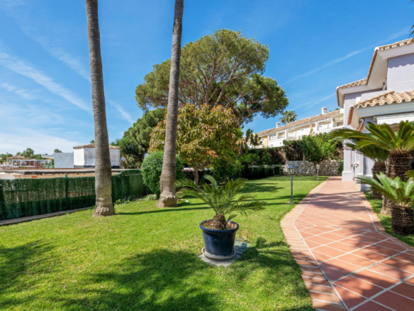 Villa for sale in Estepona