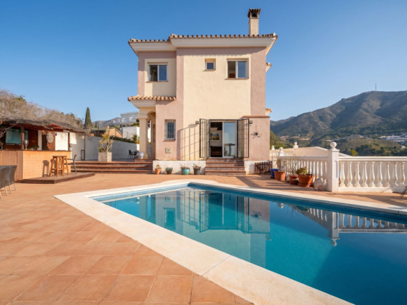 Villa for sale in Fuengirola