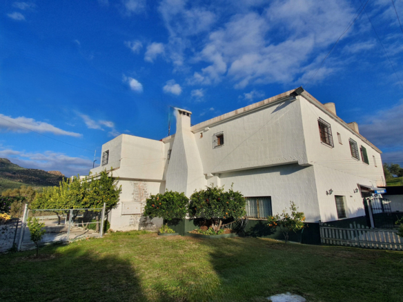 Villa for sale in Guaro