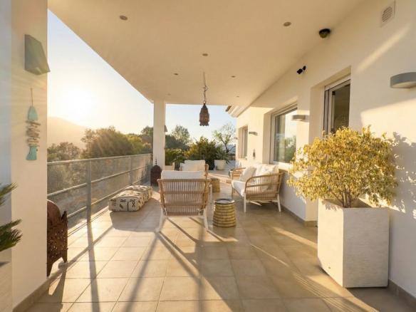 Villa for sale in Guaro
