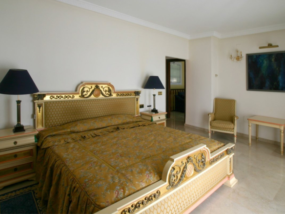 Villa for sale in Málaga