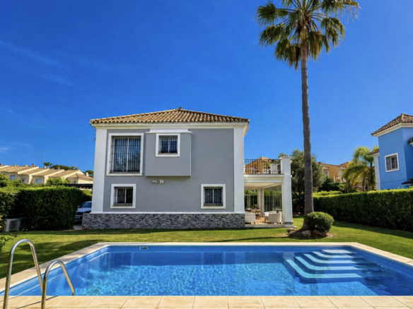 Villa for sale in Manilva