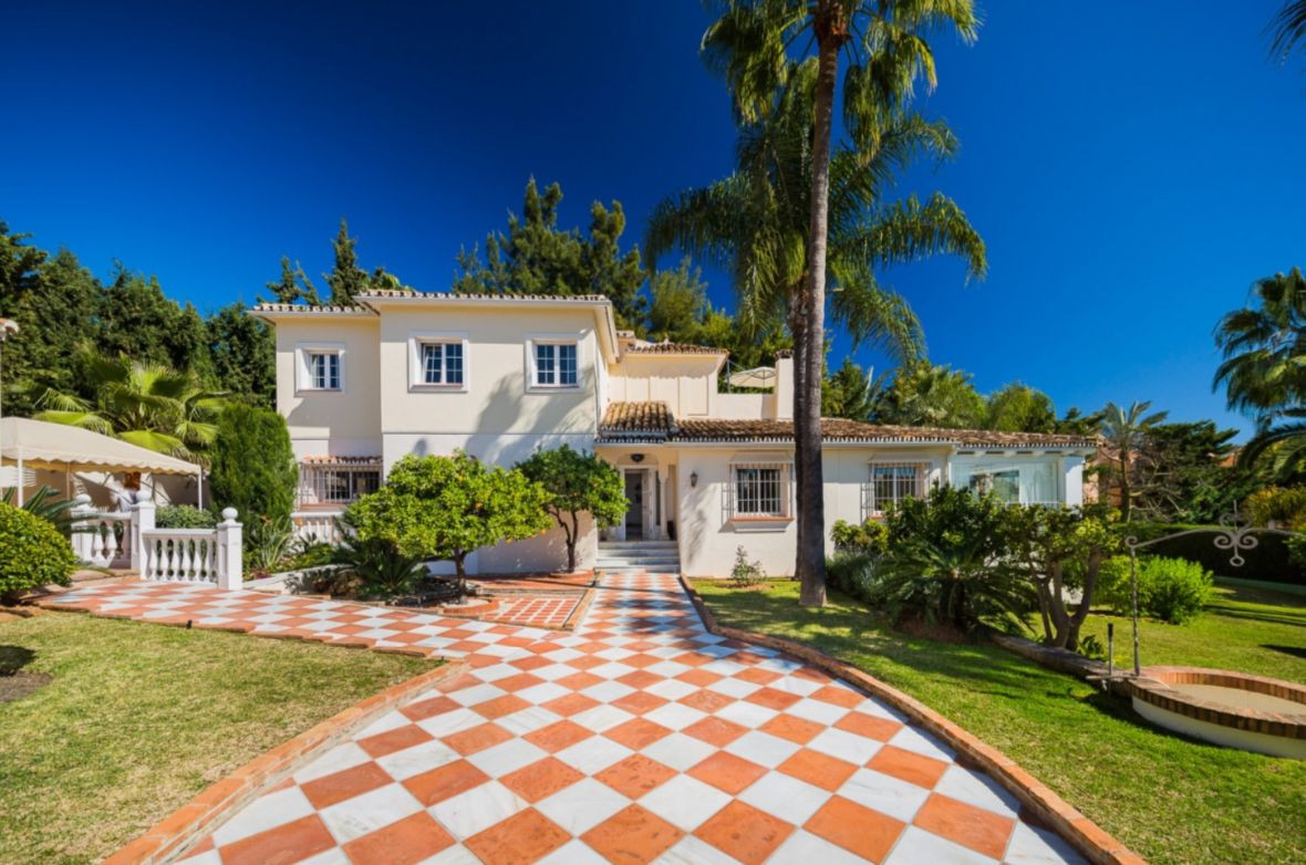 Villa-in-Marbella-Ref-R4820545 Villa for sale in Marbella