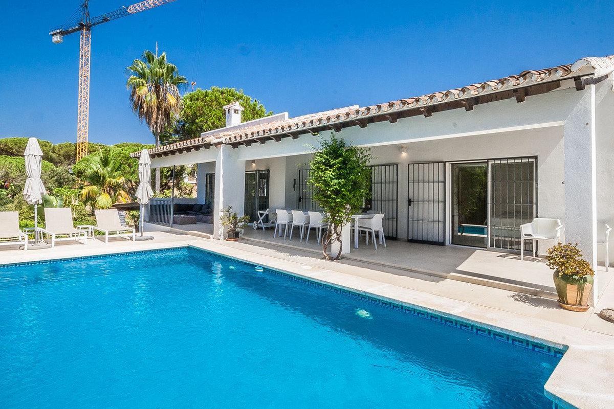 Villa-in-Marbella-Ref-R5381857 Villa for sale in Marbella