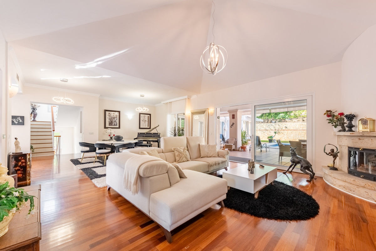 Villa for sale in Mijas