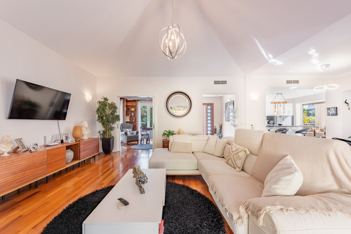 Villa for sale in Mijas