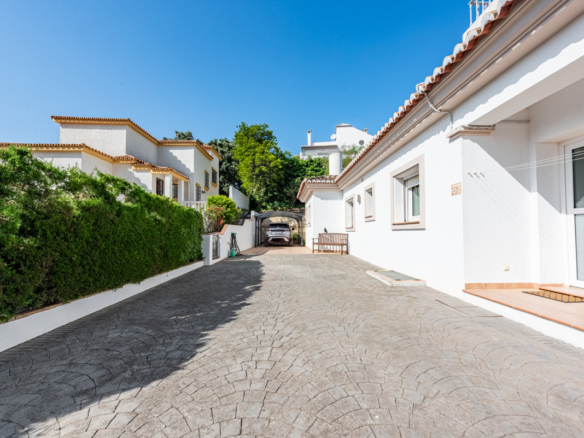 Villa for sale in Mijas