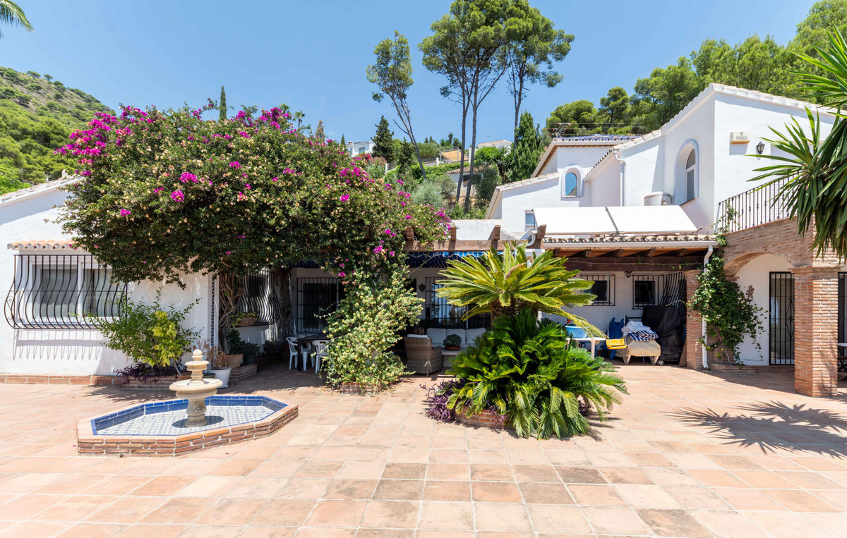 Villa for sale in Mijas