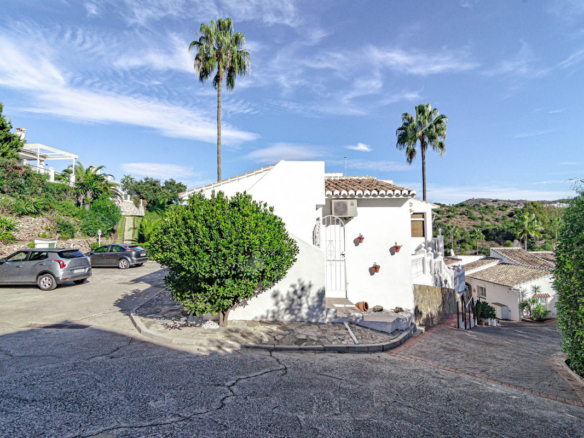 Villa for sale in Mijas
