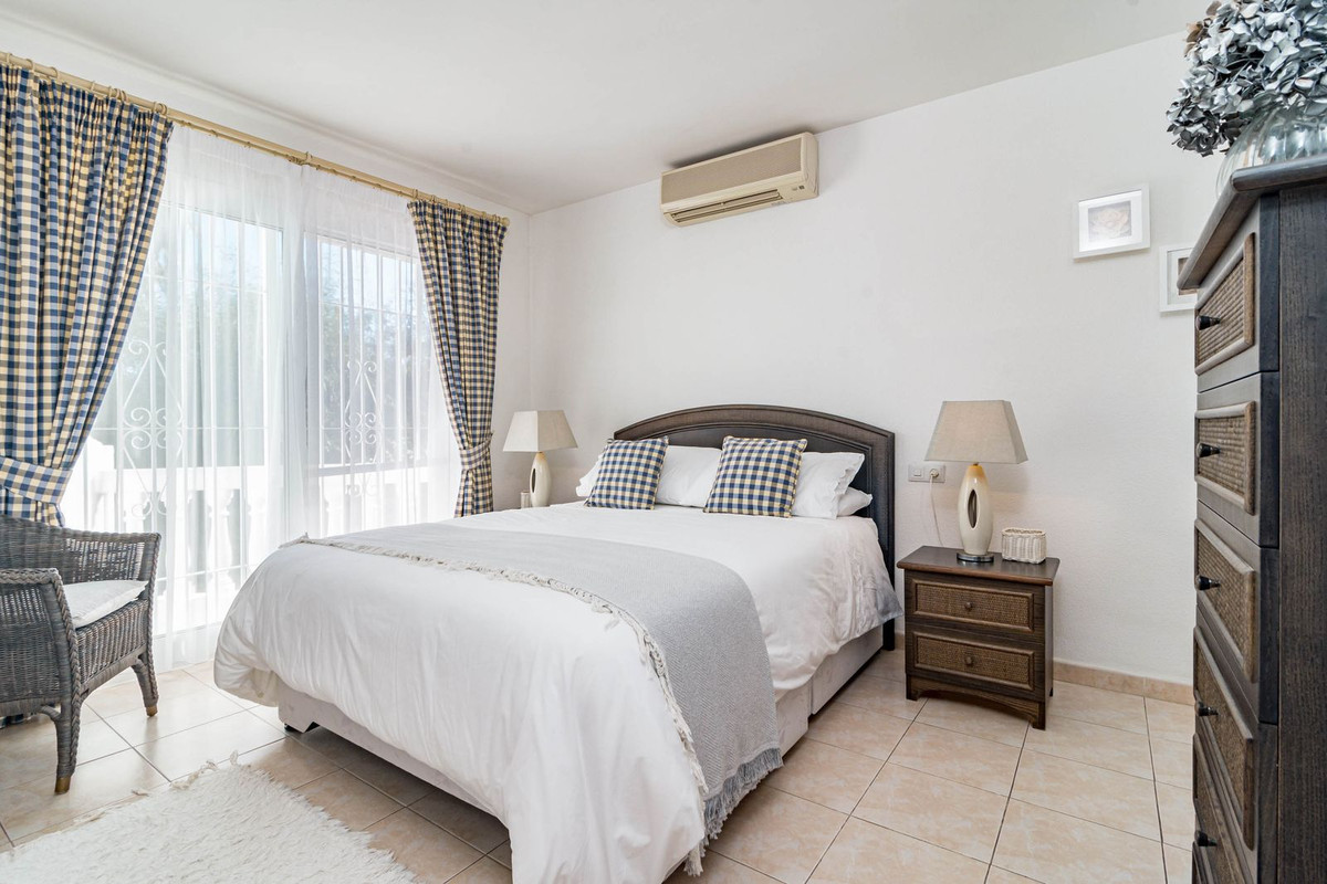 Villa for sale in Mijas