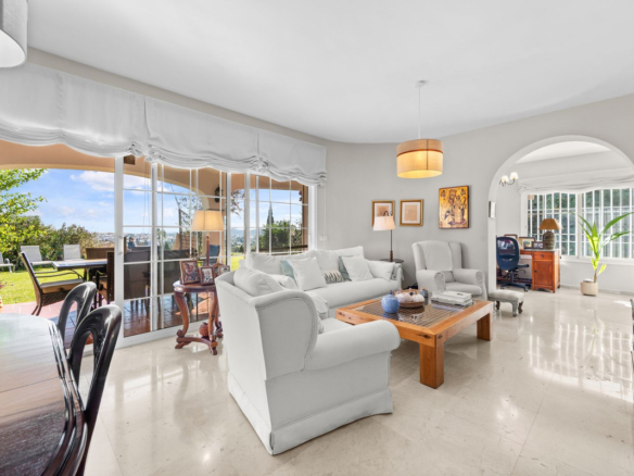 Villa for sale in Mijas