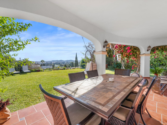 Villa for sale in Mijas