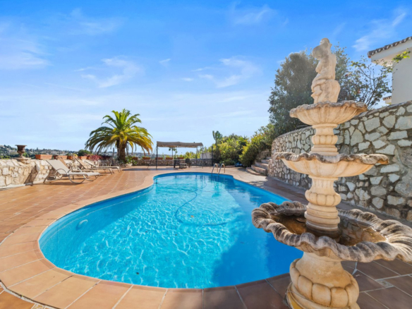 Villa for sale in Mijas