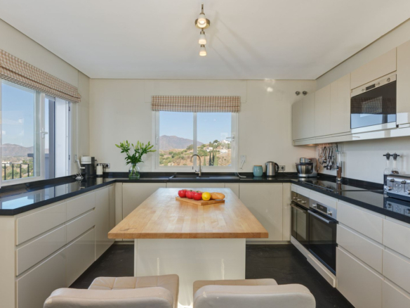 Villa for sale in Mijas