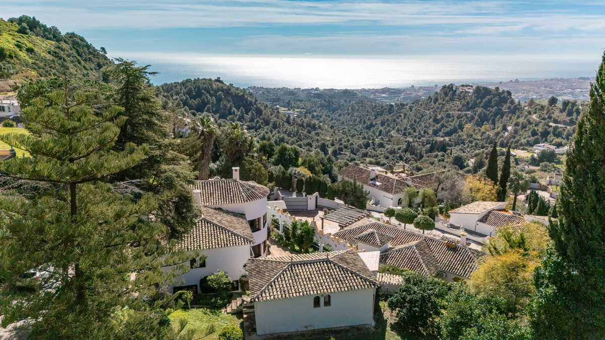 Villa for sale in Mijas