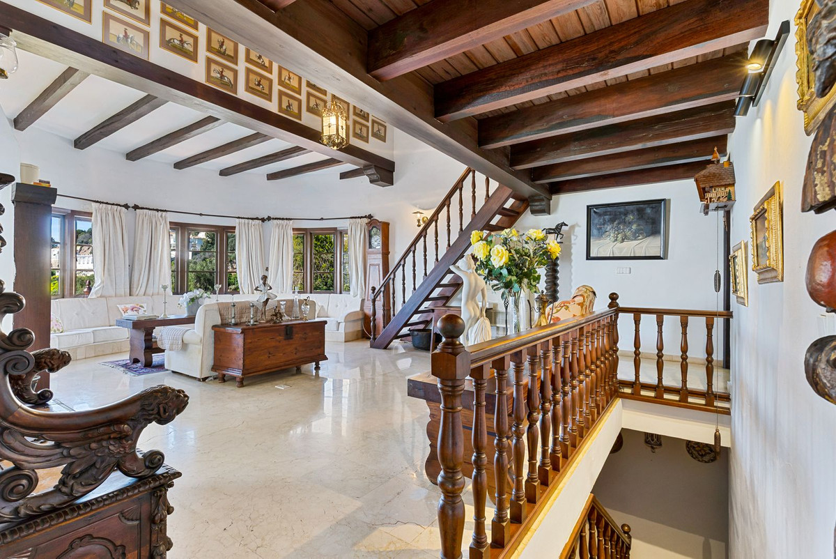 Villa for sale in Mijas
