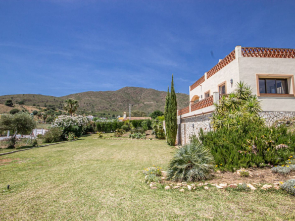 Villa for sale in Mijas