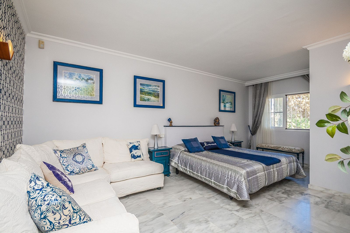 Villa for sale in Mijas