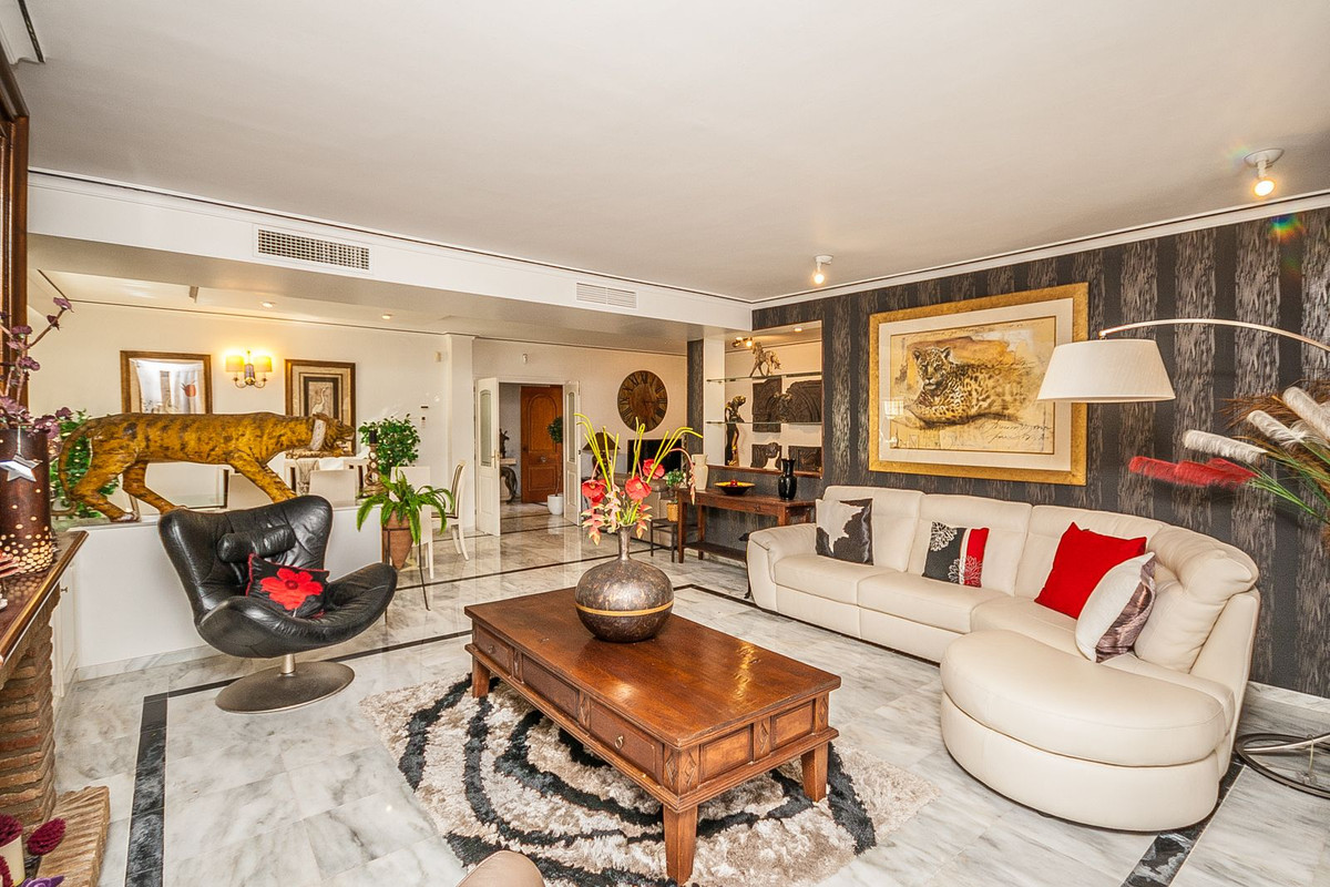 Villa for sale in Mijas