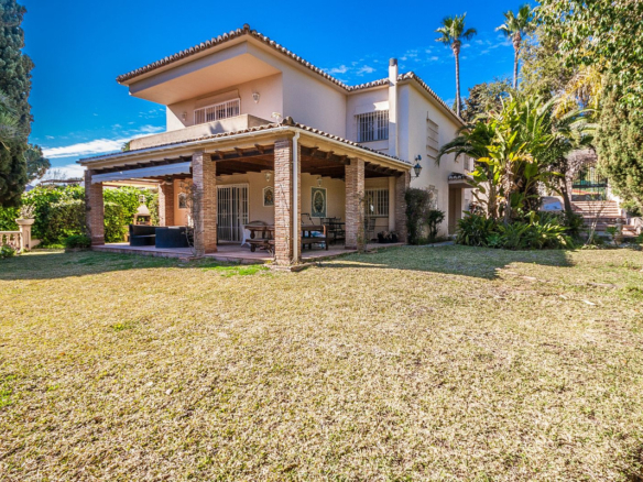 Villa for sale in Mijas