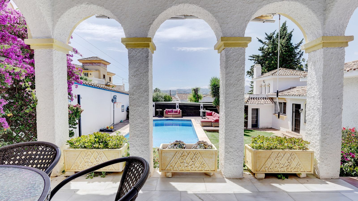 Villa for sale in Mijas