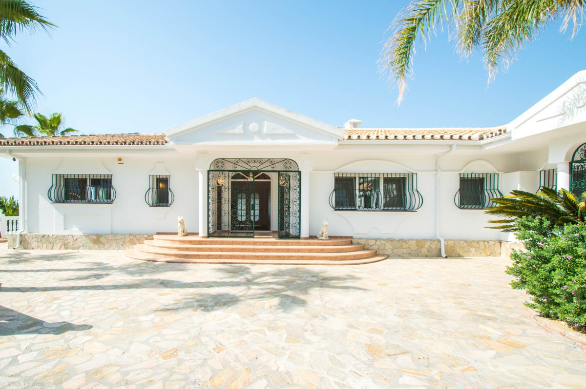 Villa for sale in Mijas