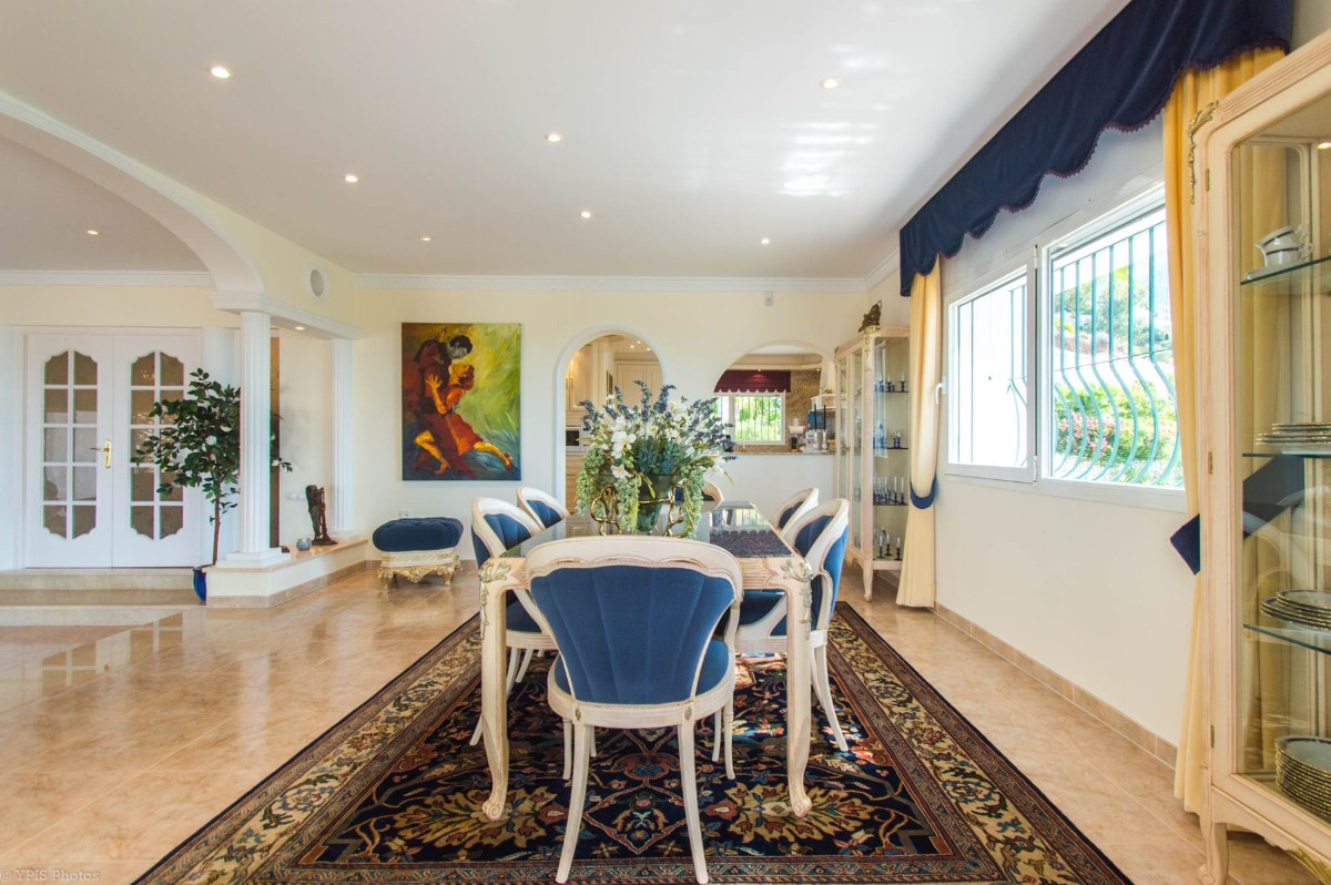 Villa for sale in Mijas