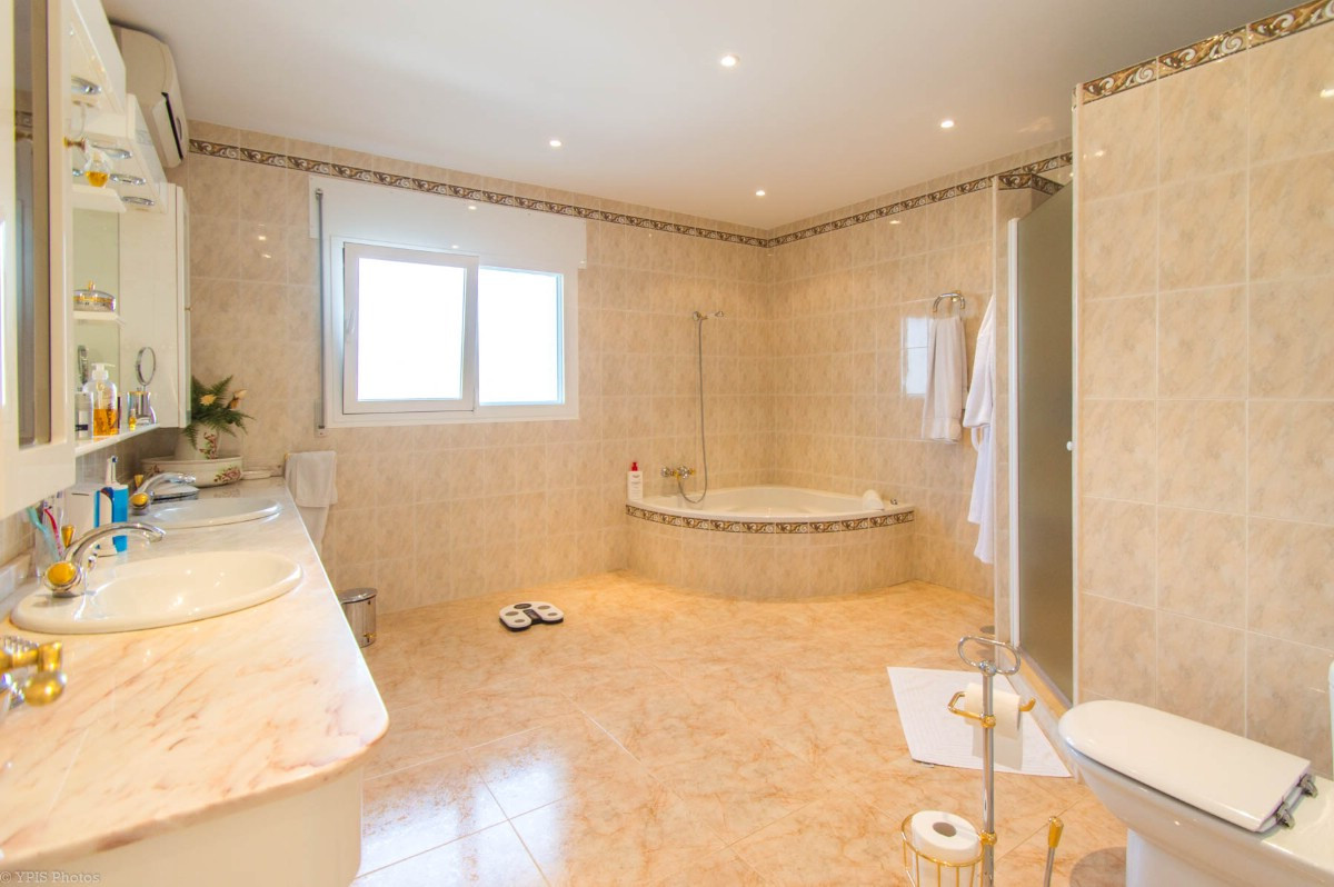 Villa for sale in Mijas