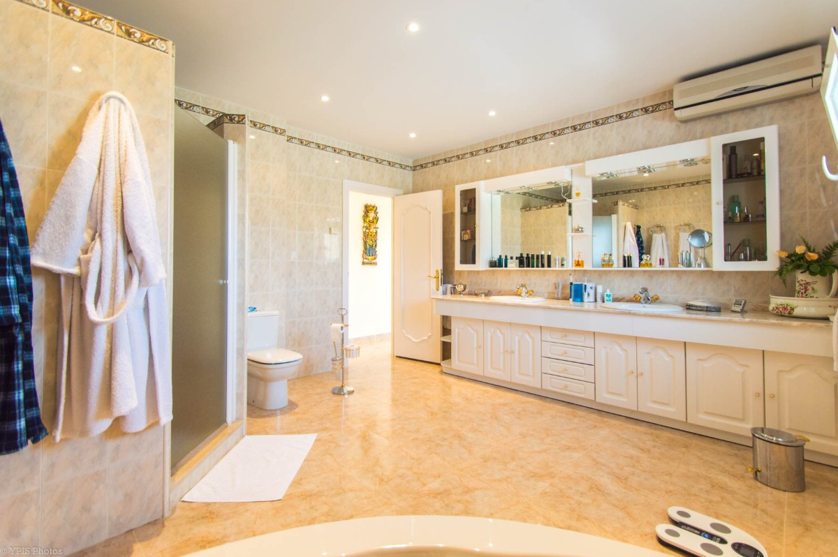 Villa for sale in Mijas