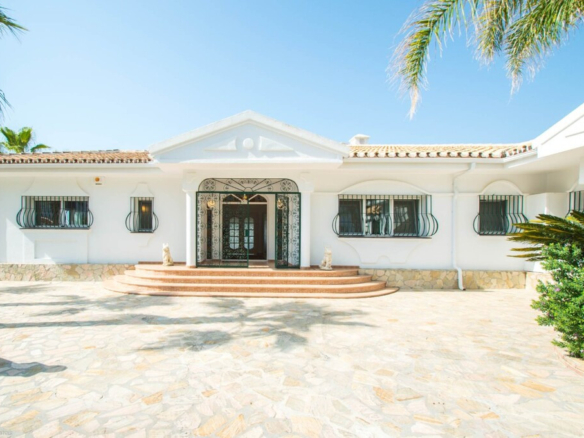 Villa for sale in Mijas