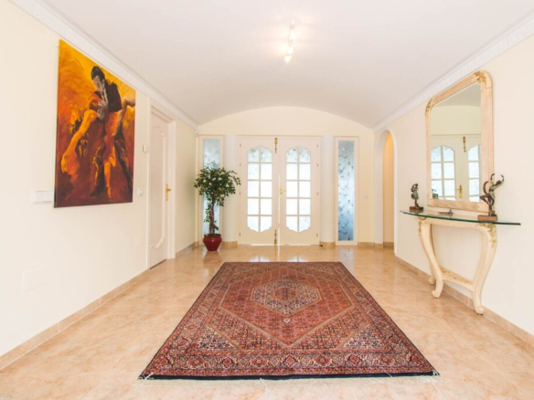Villa for sale in Mijas