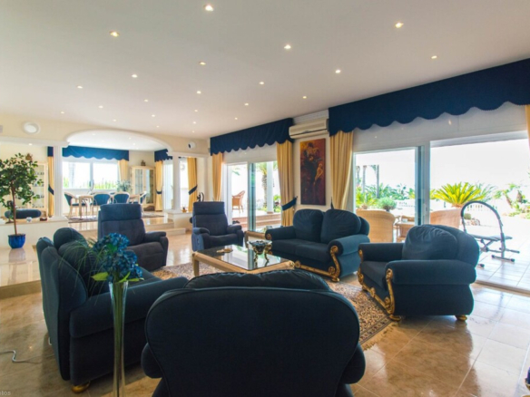 Villa for sale in Mijas