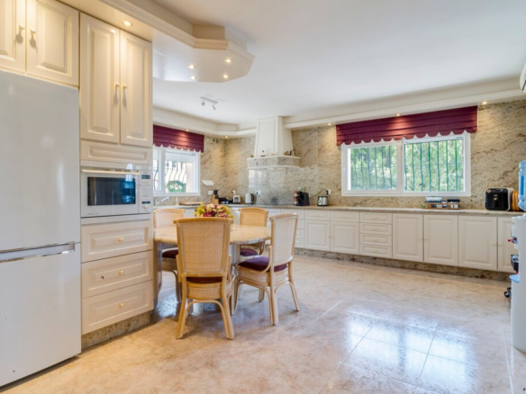 Villa for sale in Mijas