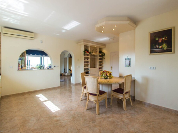 Villa for sale in Mijas