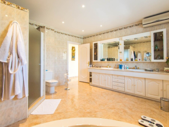 Villa for sale in Mijas