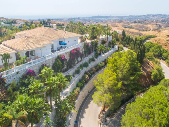 Villa for sale in Mijas